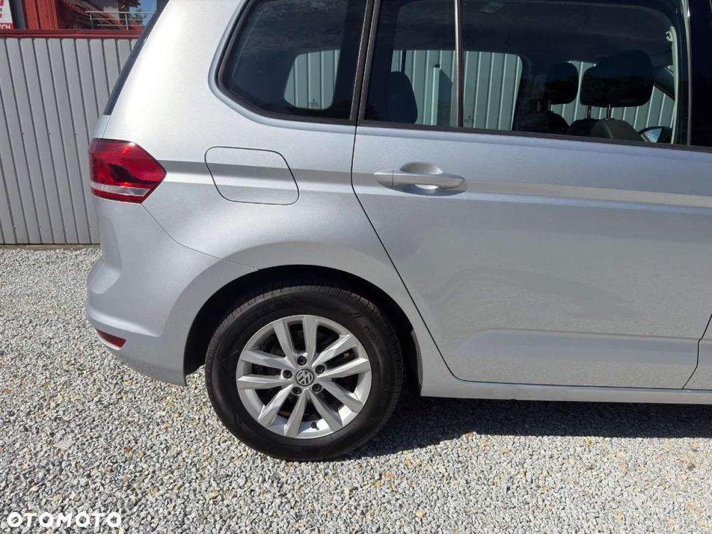 Volkswagen Touran - 10