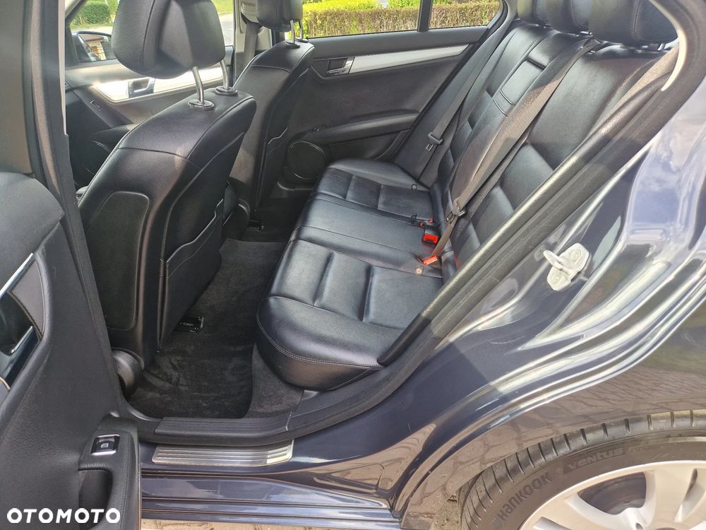 Mercedes-Benz Klasa C 250 CDI 4Matic 7G-TRONIC Avantgarde Edition - 11