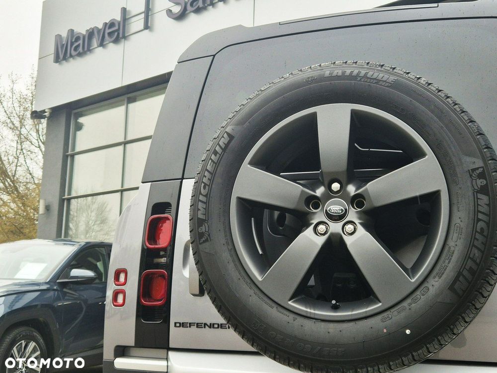 Land Rover Defender - 16