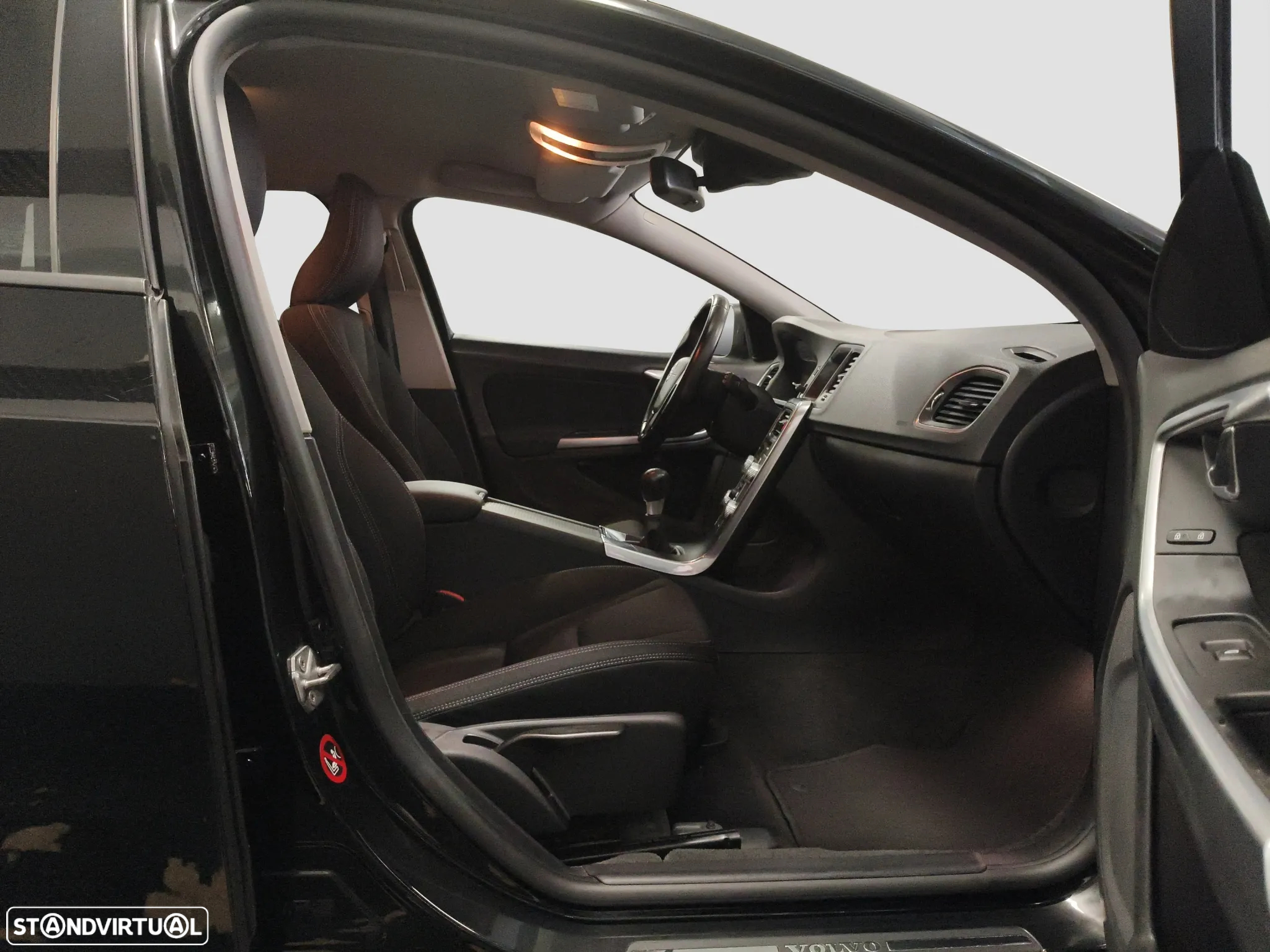 Volvo V60 1.6 D2 Drive Momentum Start/Stop - 25