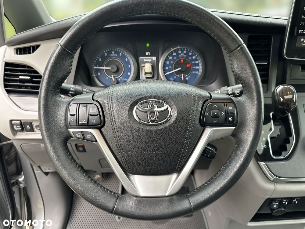 Toyota Sienna - 12