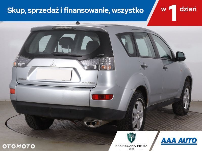 Mitsubishi Outlander - 7