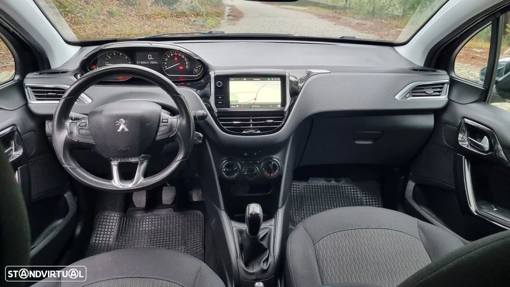 Peugeot 208 1.2 PureTech Signature - 6