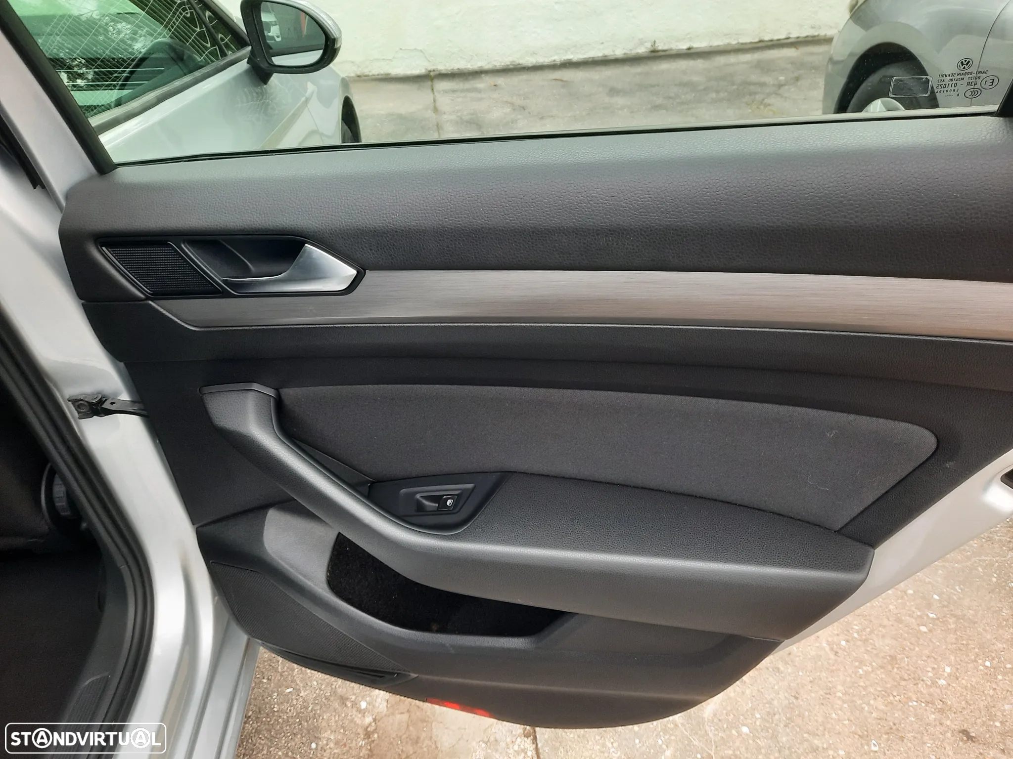 VW Passat 1.6 TDI BlueMotion - 37