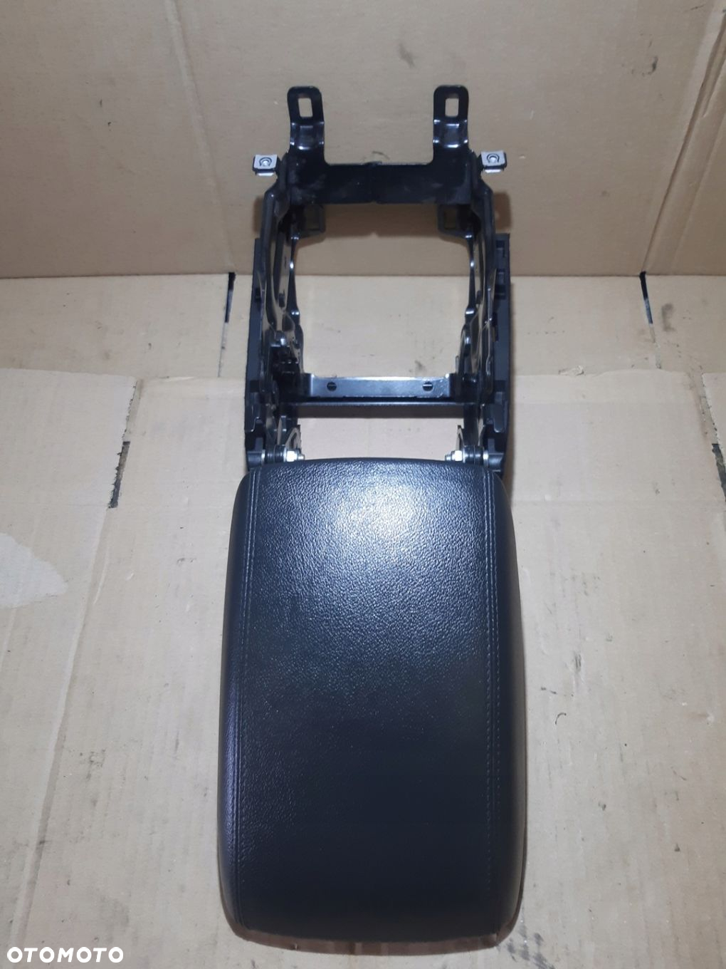 AUDI Q5 8R PODŁOKIETNIK PRZÓD SKÓRA 8R0864283A - 8