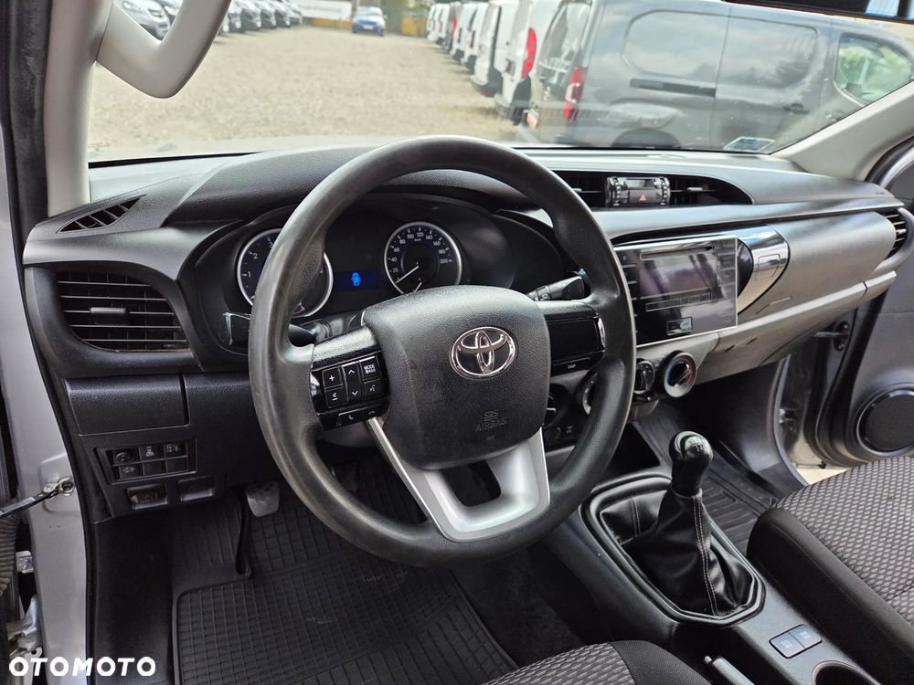 Toyota Hilux 2.4 D-4D Double Cab DLX 4x4 - 15