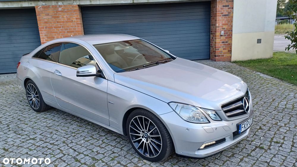 Mercedes-Benz Klasa E 200 CGI Coupe BlueEFFICIENCY Automatik Avantgarde - 3