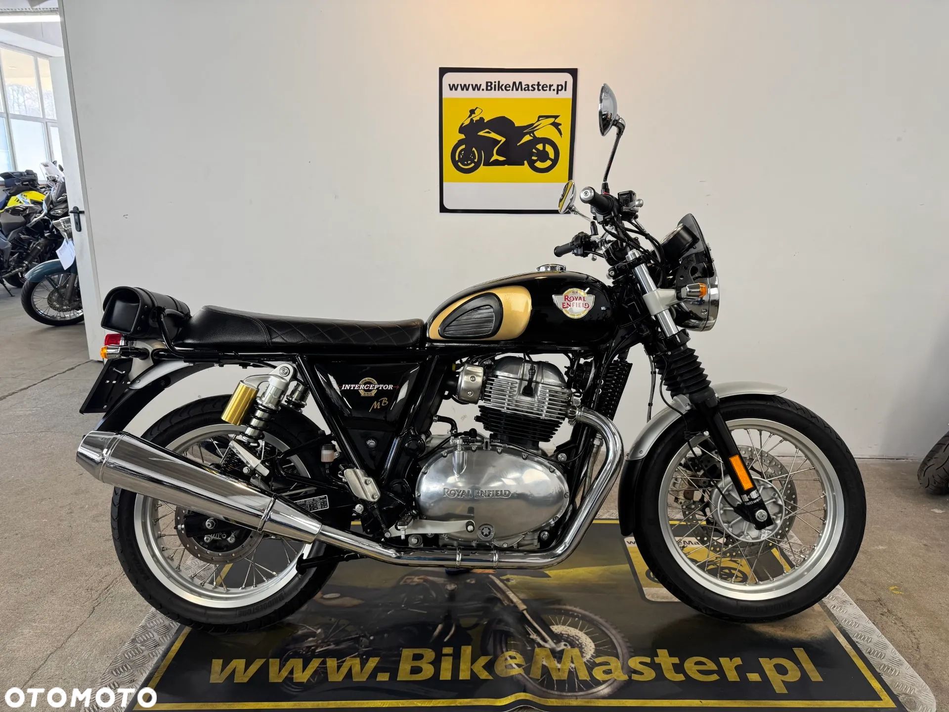 Royal Enfield Interceptor - 1
