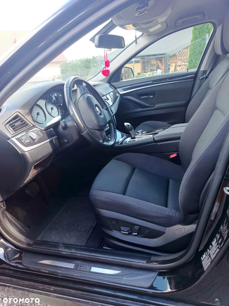BMW Seria 5 525d xDrive - 9