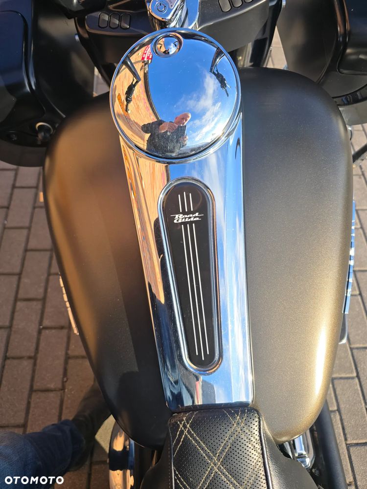 Harley-Davidson Touring Road Glide - 13