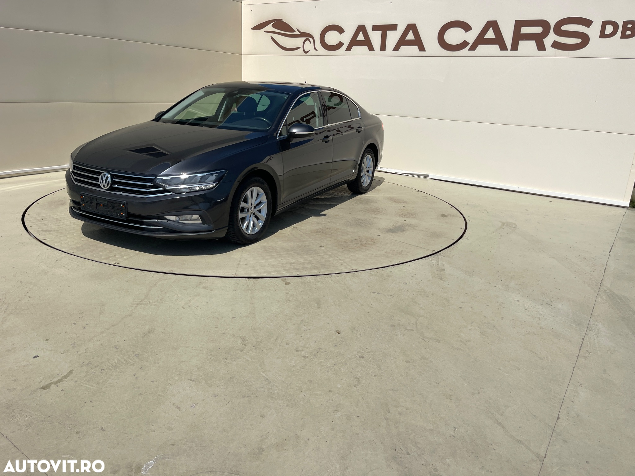 Volkswagen Passat - 4