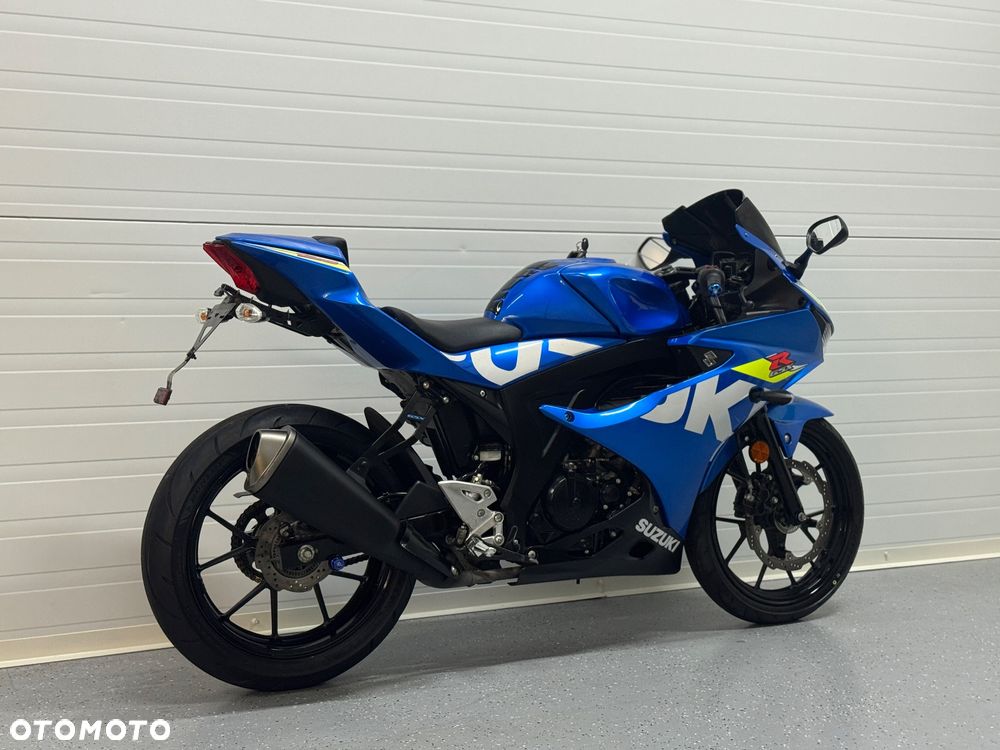 Suzuki GSX-R - 4