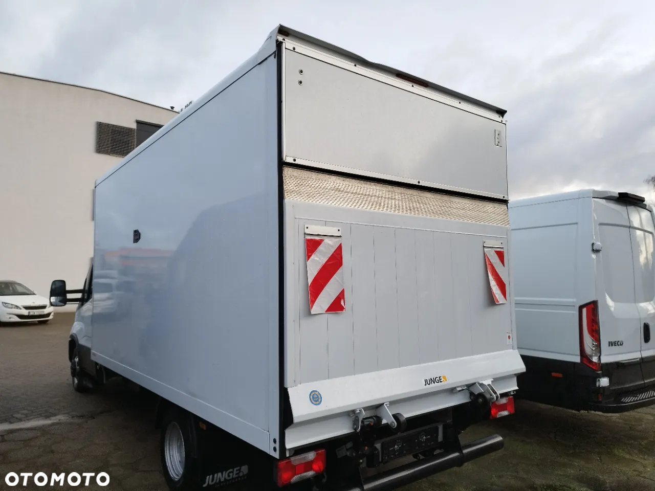 Iveco 35C16 Kontener z Windą - 4