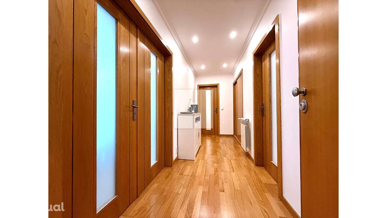 Apartamento T3 c/ Terraço e Garagem - Grande imagem: 2/42