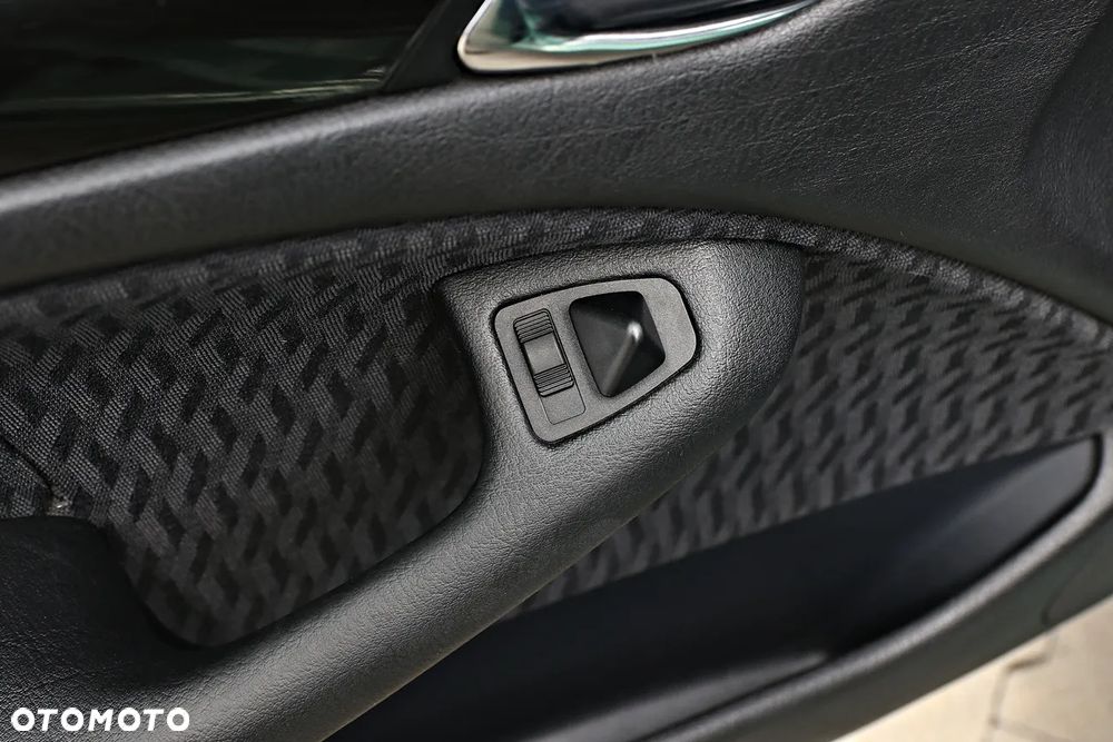 BMW Seria 3 - 32