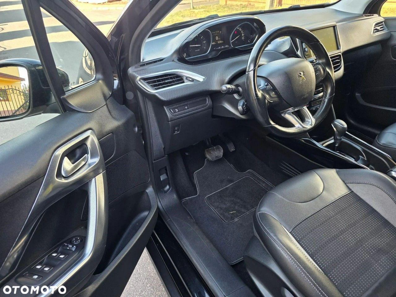 Peugeot 2008 1.2 Pure Tech Allure S&S EAT6 - 11