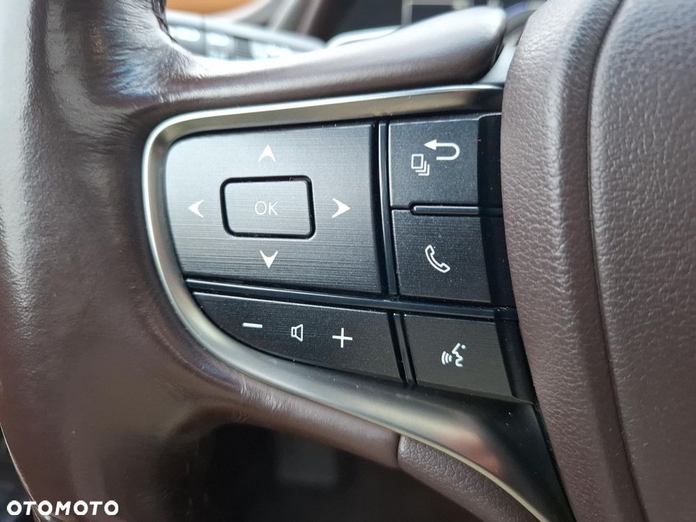 Lexus ES 300h Omotenashi - 23