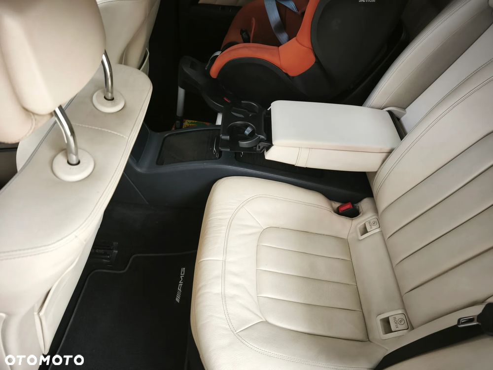 Mercedes-Benz CLS 350 CDI 4Matic 7G-TRONIC - 25