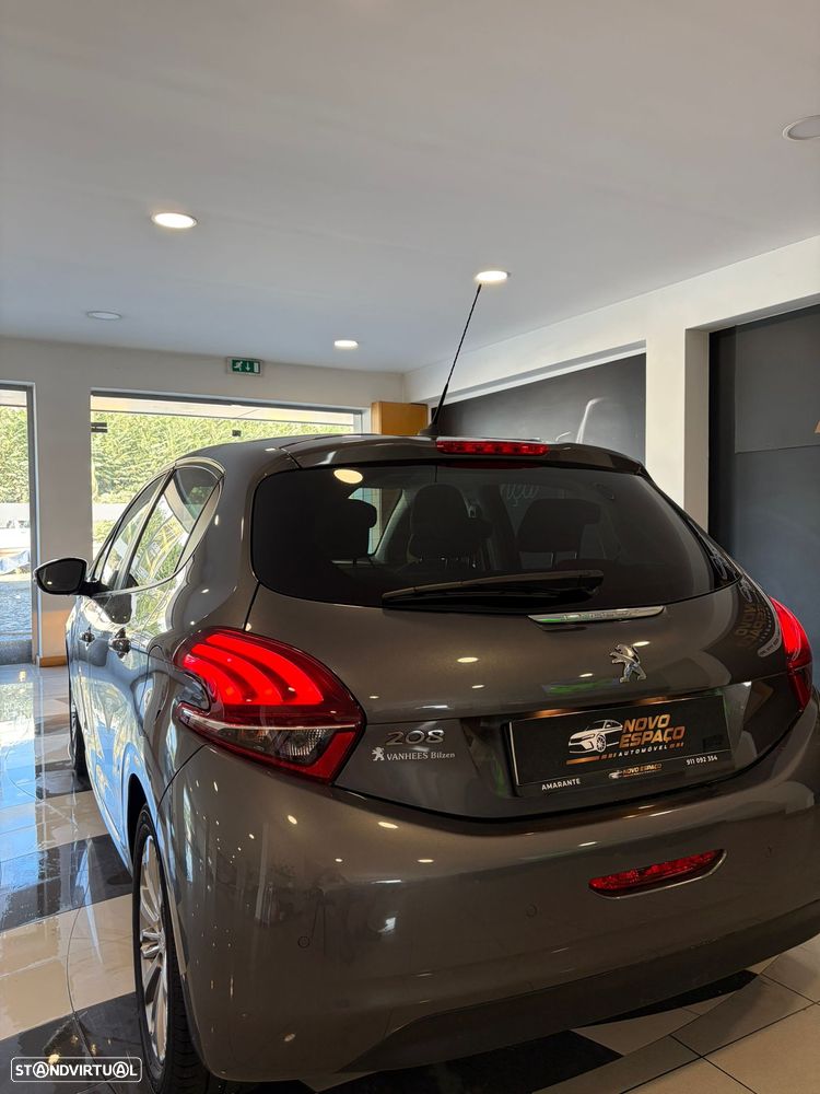 Peugeot 208 PureTech 82 Style - 4