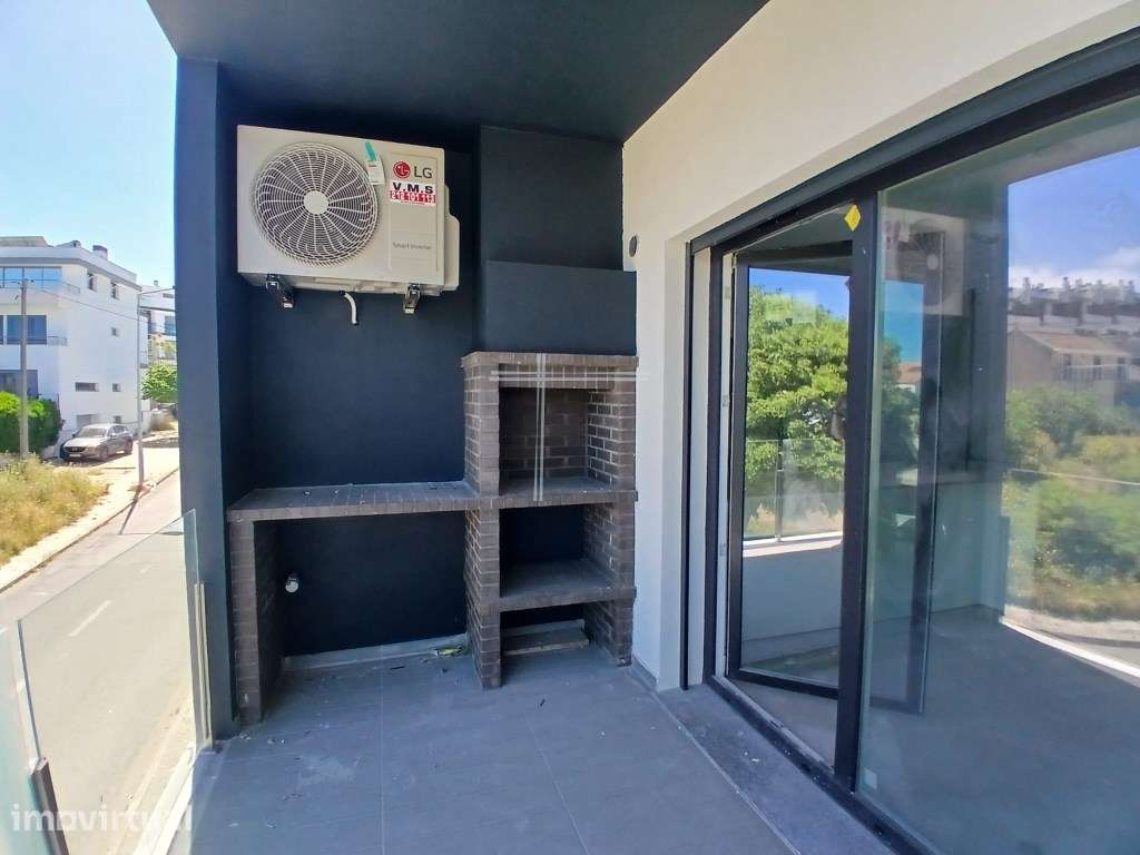 Apartamento T2, com parqueamento para 1 carro e arrecadação - Quint... - Grande imagem: 2/19