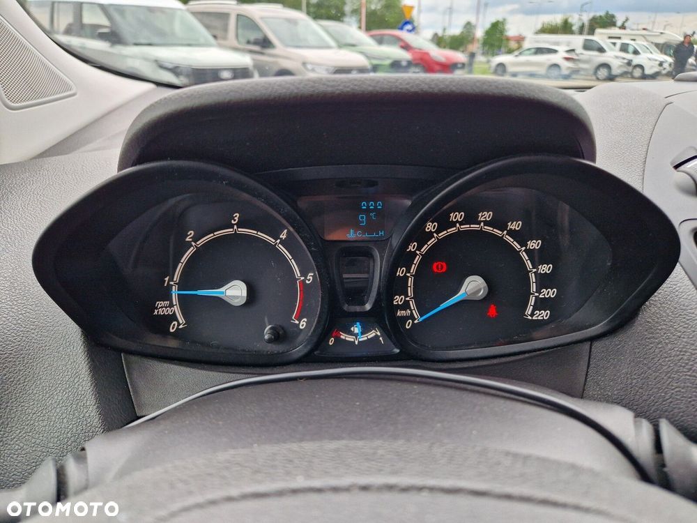 Ford Transit Courier - 20