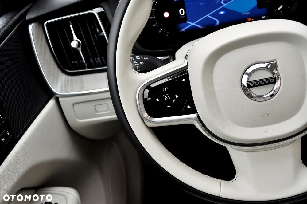 Volvo XC 60 B4 D AWD Plus Dark - 18