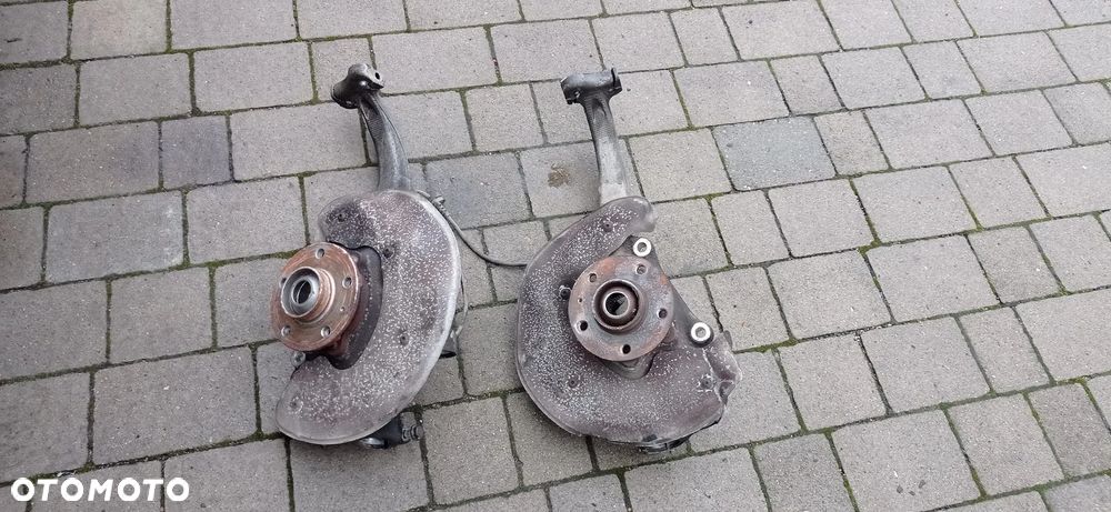 Audi A4 B8 A5 zwrotnica prawa  2.0 TDI - 1