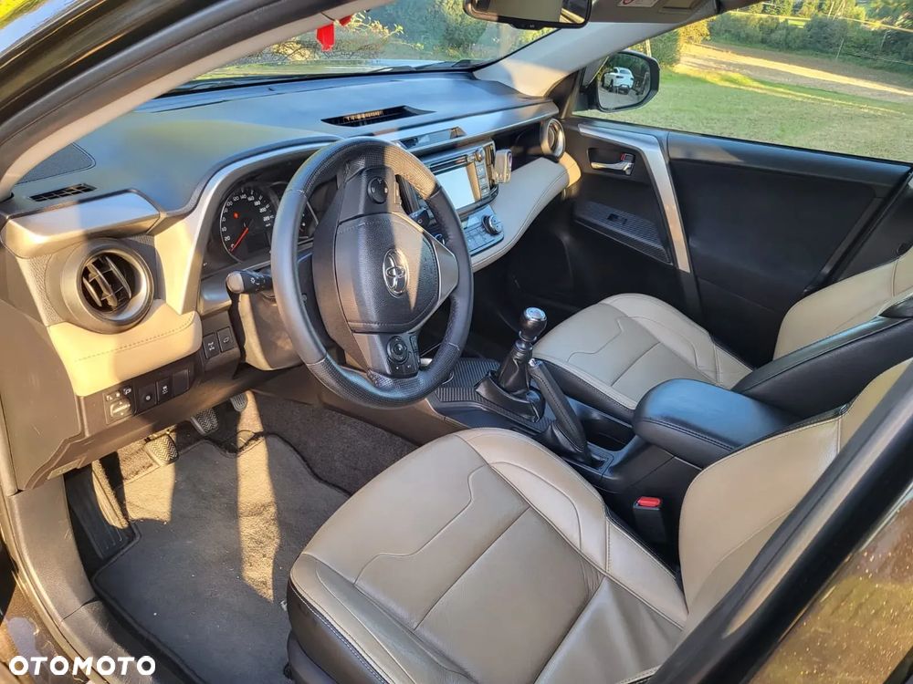 Toyota RAV4 2.0 D-4D Premium - 10