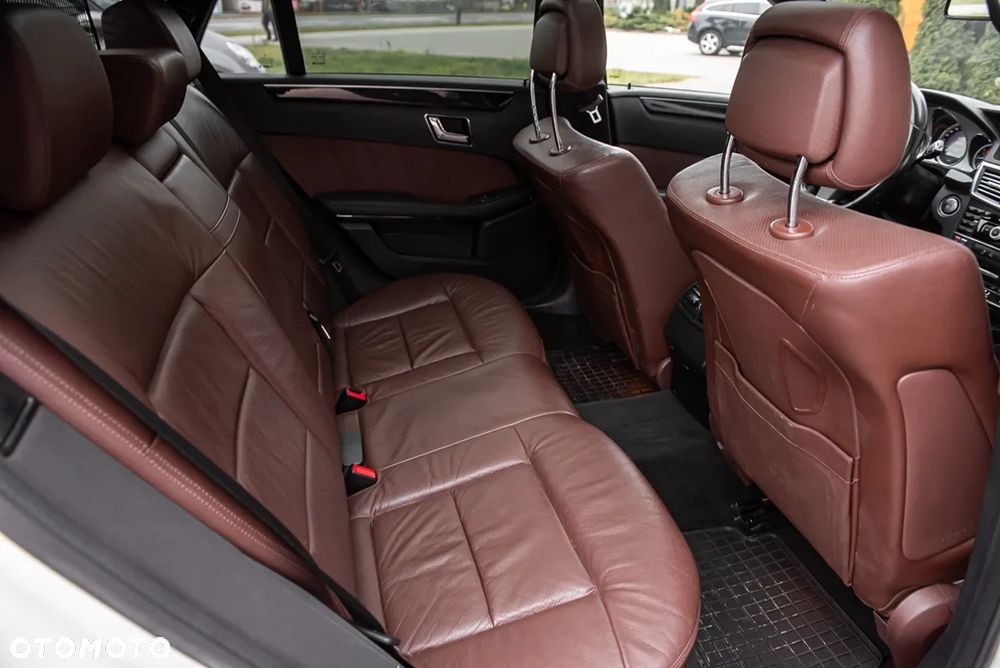 Mercedes-Benz Klasa E 350 CDI BlueEff Avantgarde - 32