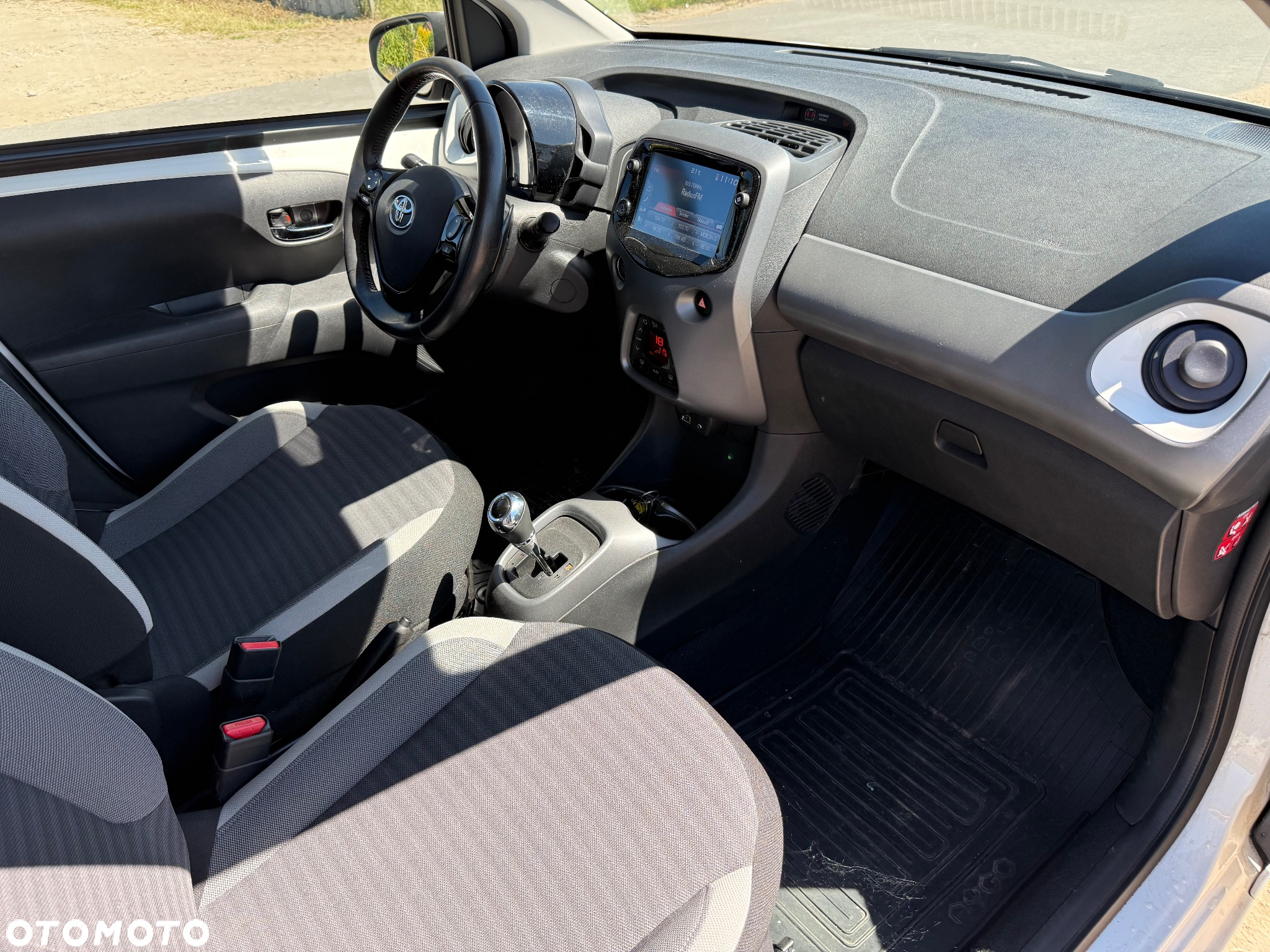 Toyota Aygo x.shift x-play connect - 9