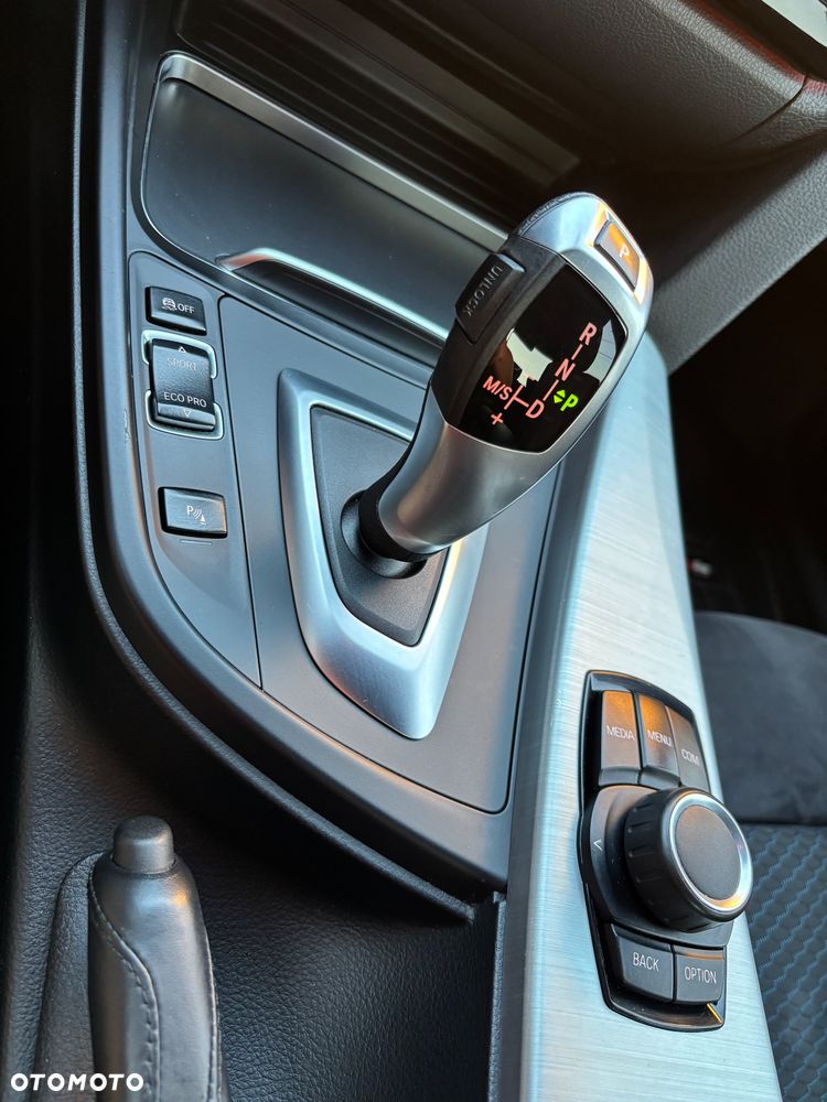 BMW Seria 3 318d M Sport Shadow - 14