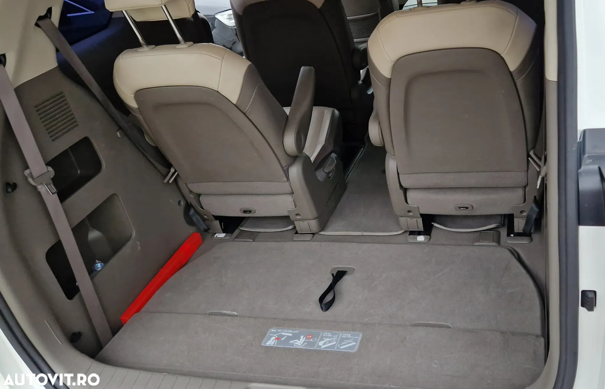 Kia Carnival - 15