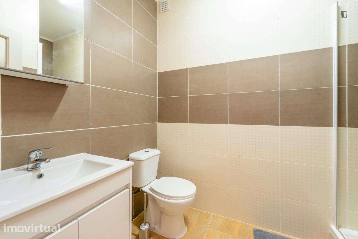 Quarto - localizado em Telheiras Lisbon - Grande imagem: 2/19