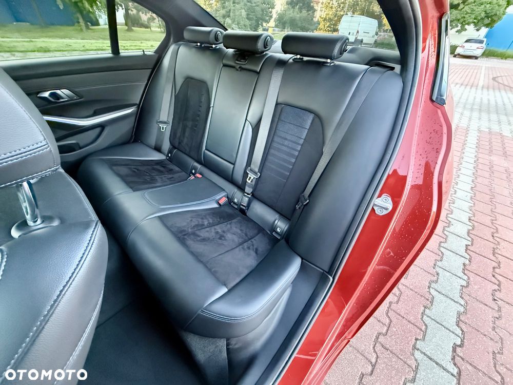 BMW Seria 3 320d M Sport Shadow - 19