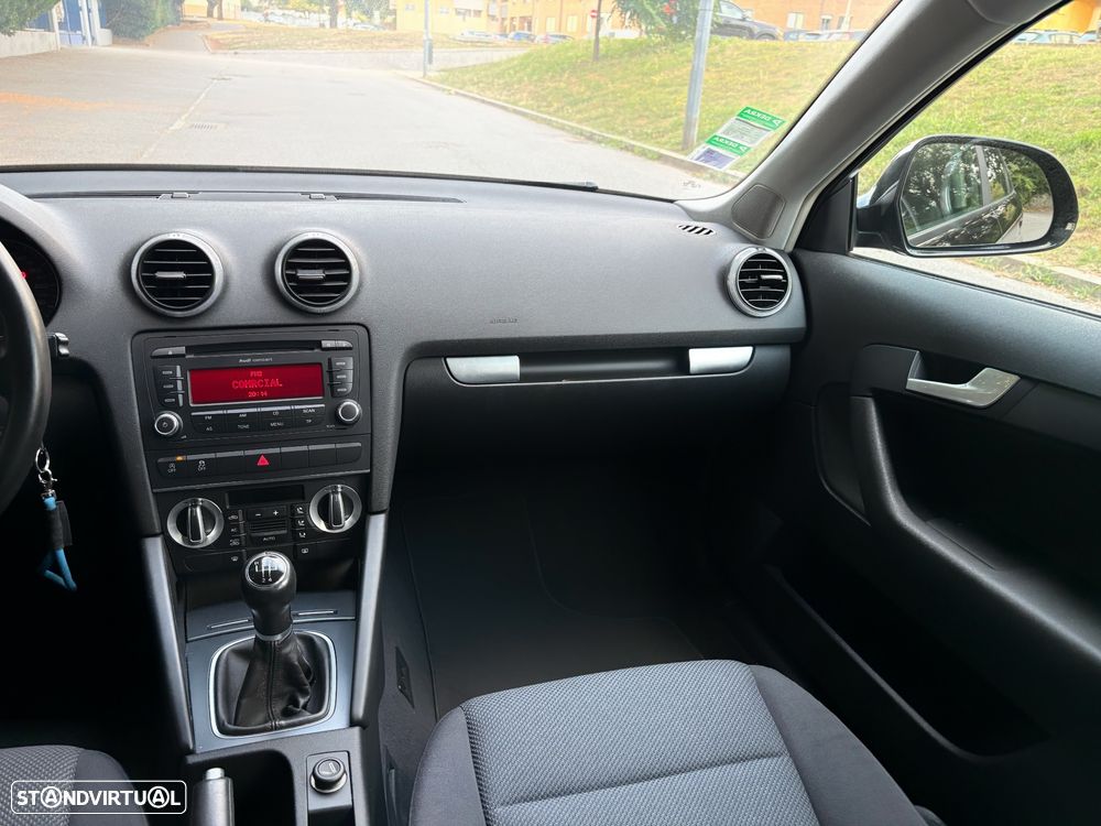 Audi A3 Sportback 1.6 TDI Attraction Business Line - 14