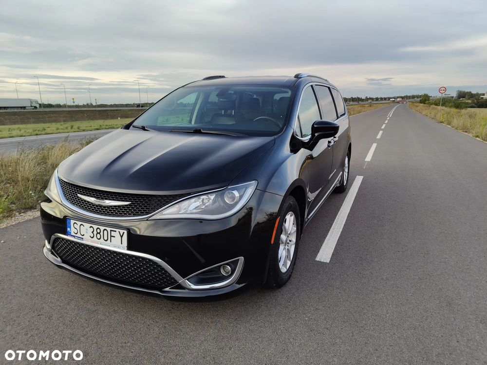 Chrysler Pacifica - 3