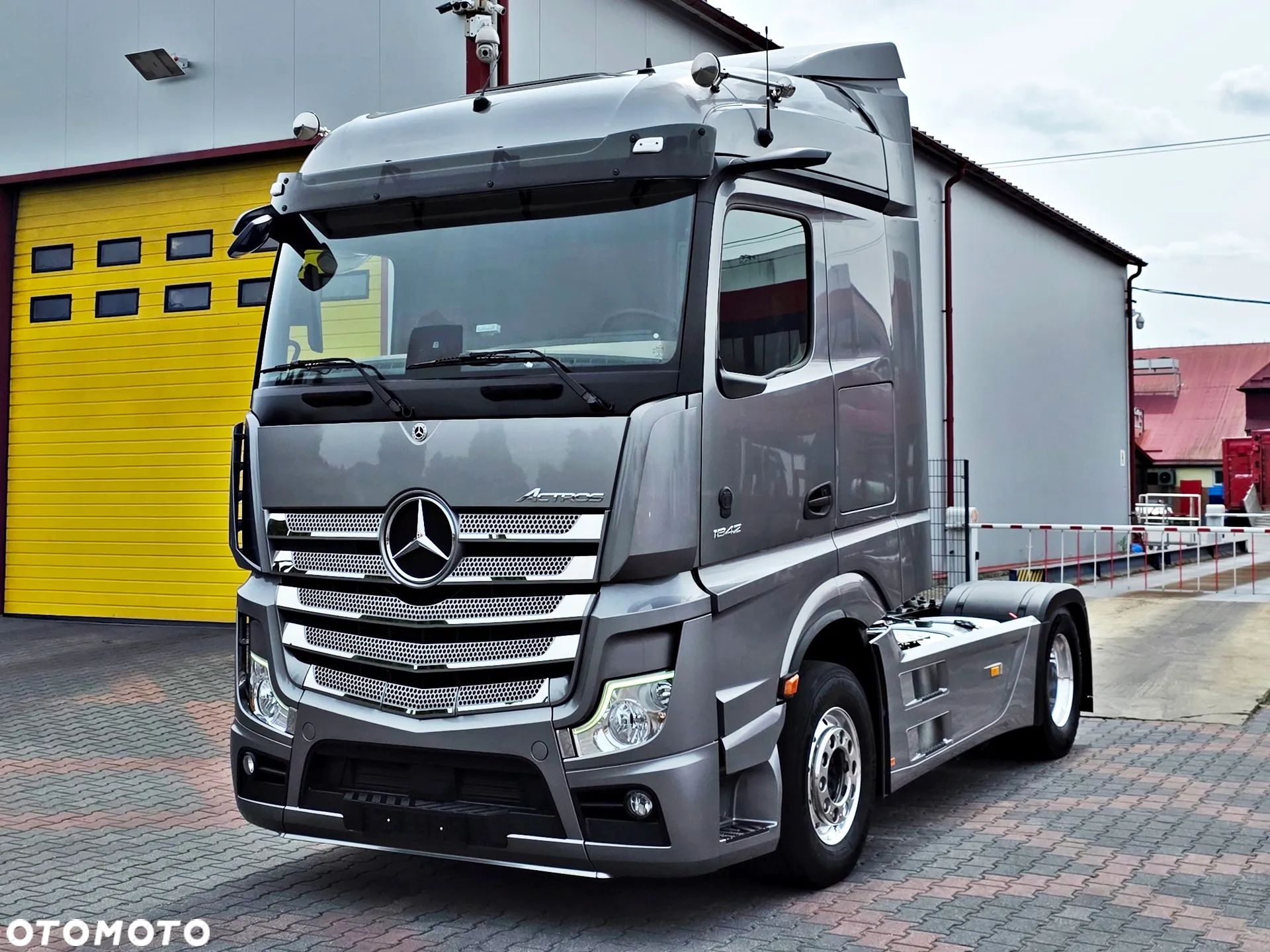 Mercedes-Benz ACTROS 1842 MP5 / Metalik / 263 000 km / Standard 315/70/22.5 - 1