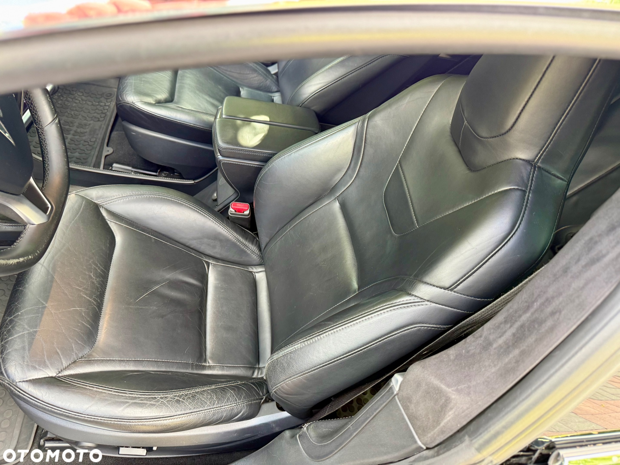 Tesla Model S - 11