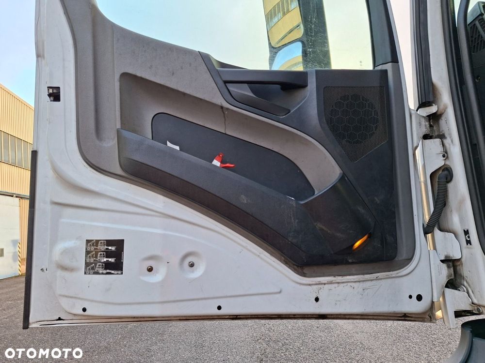 Versalift Antos 2533 L 6X2 - 10