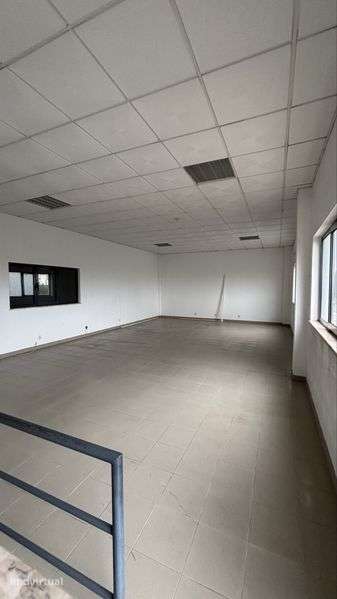 Arrenda-se Armazém Terrugem - 338 m2 - Grande imagem: 5/9