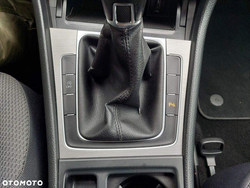 Volkswagen Golf - 24