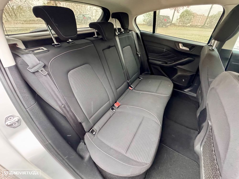 Ford Focus 1.0 EcoBoost Titanium - 26