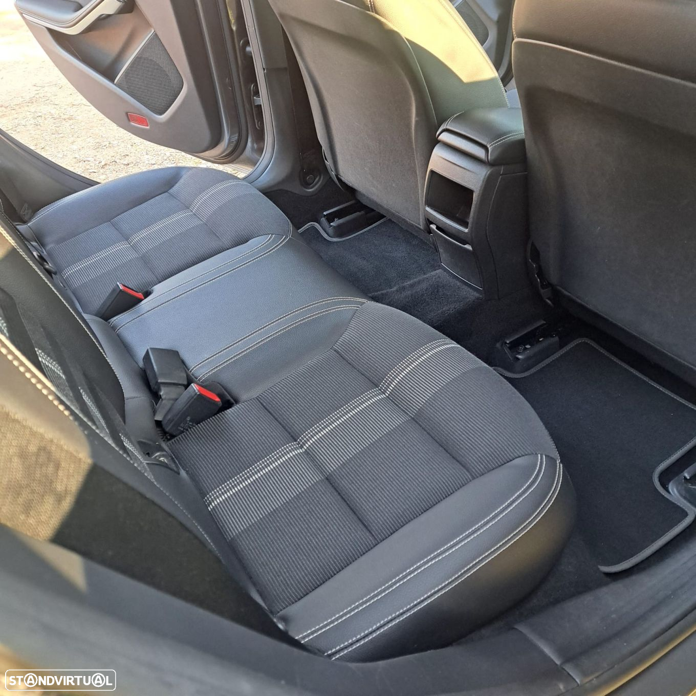 Mercedes-Benz CLA 200 - 12