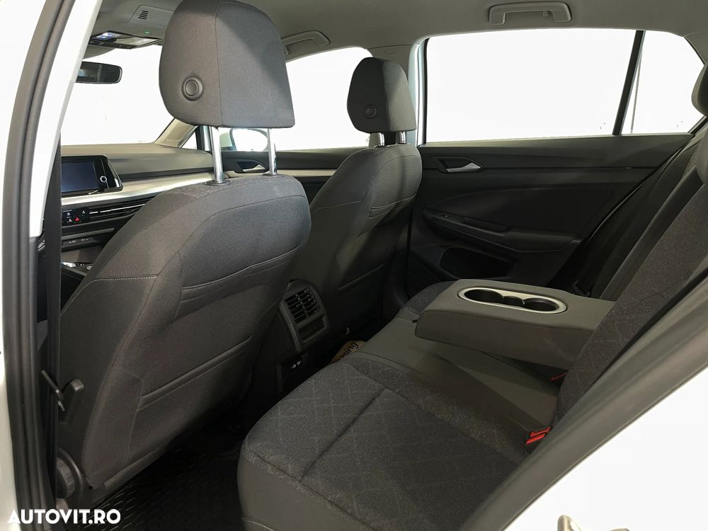 Volkswagen Golf - 11