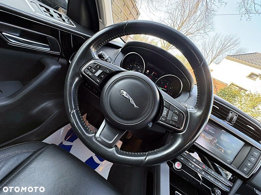 Jaguar F-Pace 20d AWD Prestige - 32