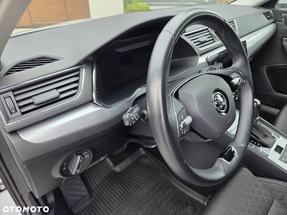 Skoda Superb 2.0 TDI SCR Style DSG - 28