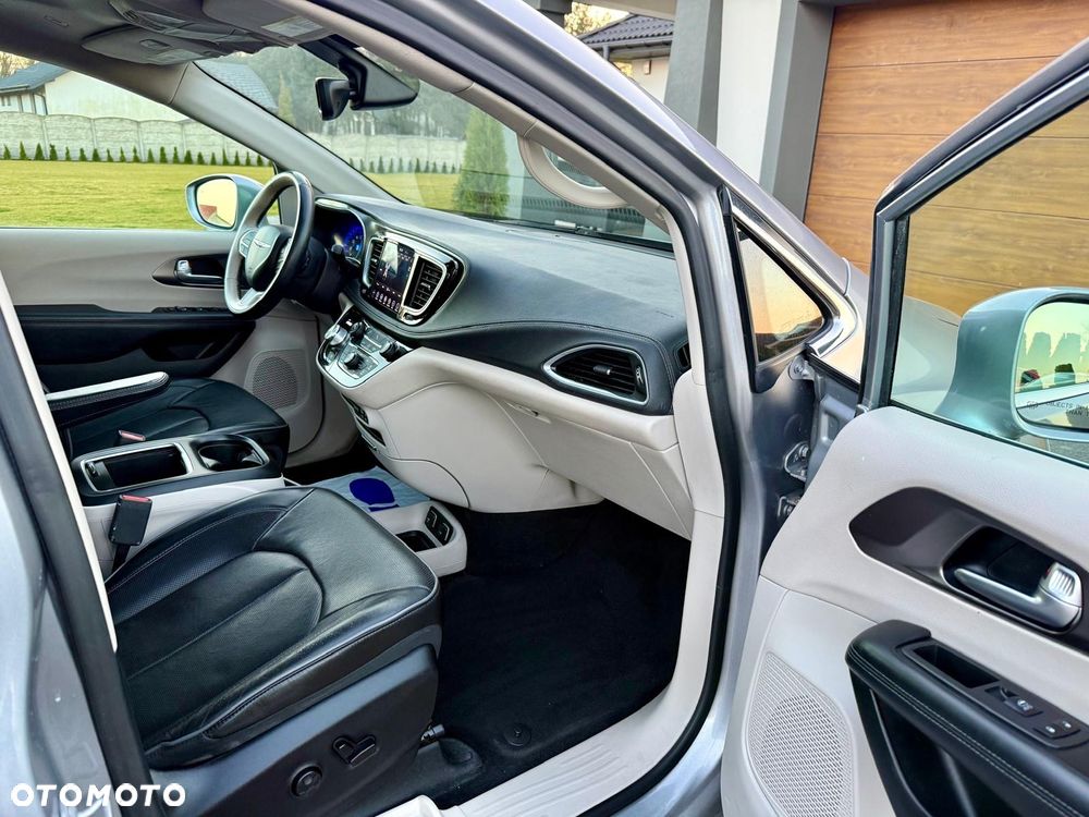 Chrysler Pacifica - 20