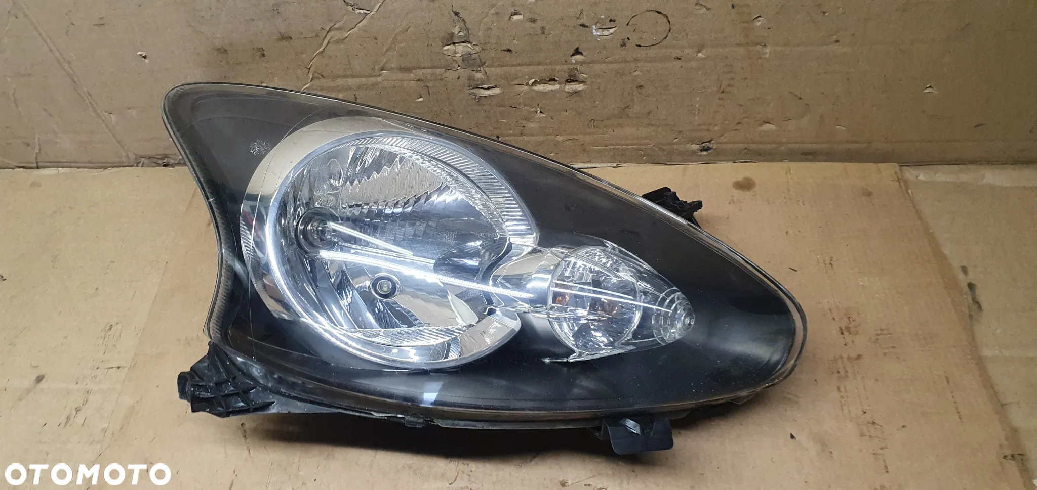 Lampa prawy przód przednia prawa Toyota Aygo 81110-0H010 - 6