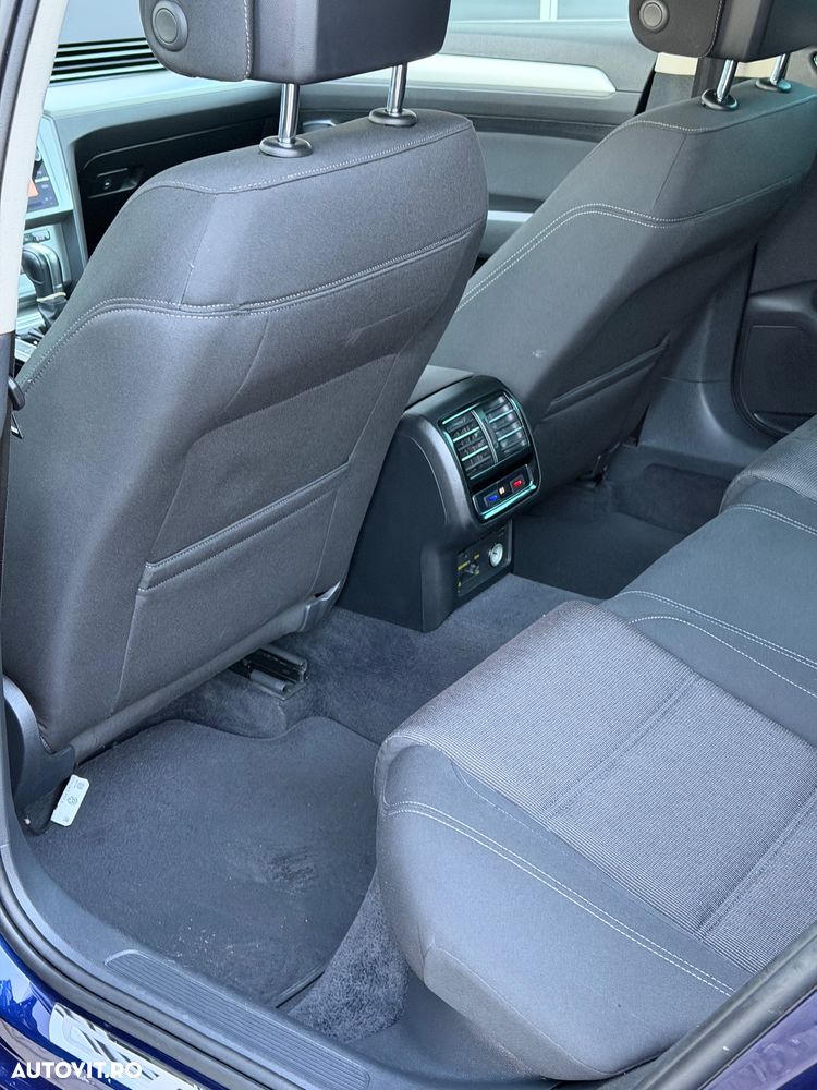 Volkswagen Passat 2.0 TDI SCR DSG Trendline - 31