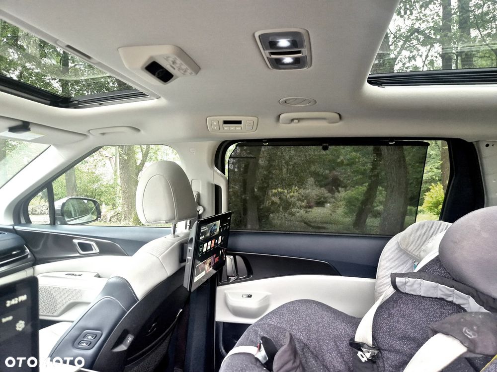 Kia Carnival - 8
